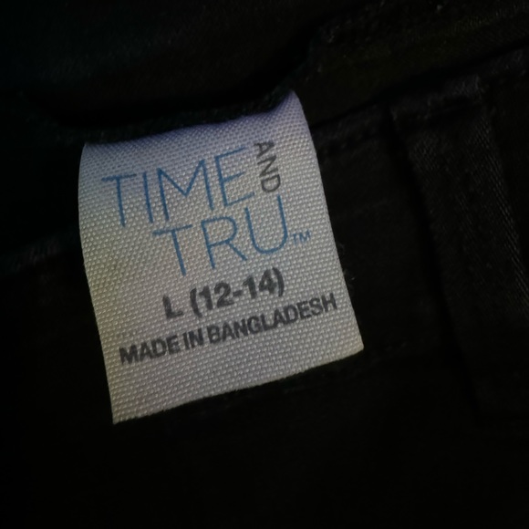 Black dressy shorts - Picture 3 of 6